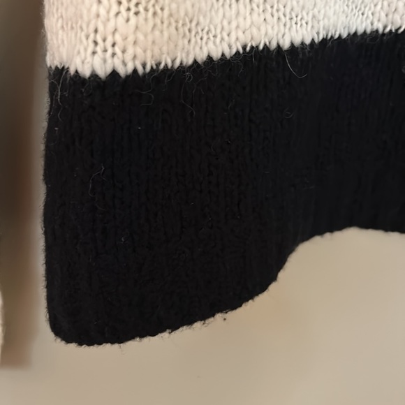 Loft 💕host pick💕super black/white cute sweater Small - Picture 7 of 12